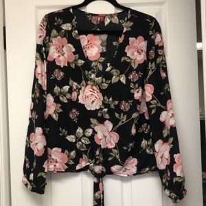 GUESS. size L. Pink & black floral blouse.